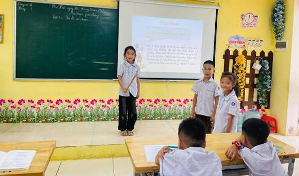 Học sinh đóng vai Bi và Bống